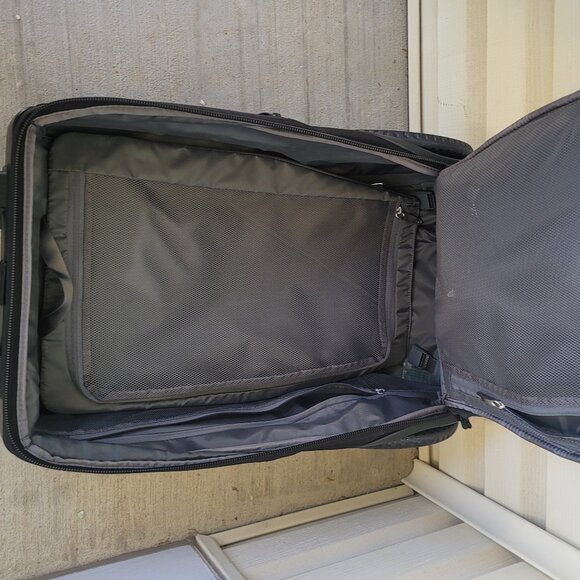 G-RO Smart Carry-On Bag 22" 2-Wheel Luggage + Battery Pack ALL BACK - Picture 15 of 16